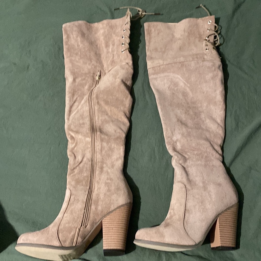 Fashion Nova Size 7 Boots